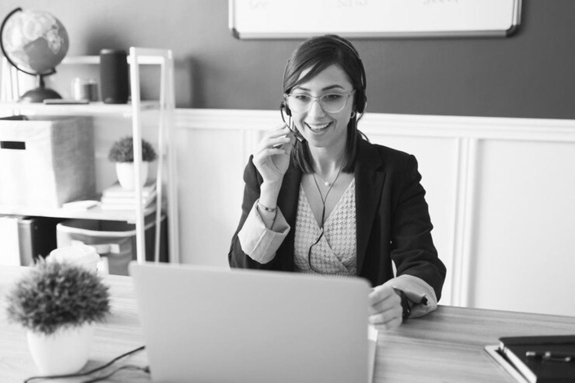 Student working on SEO project analysis with data visualizations and optimization strategies